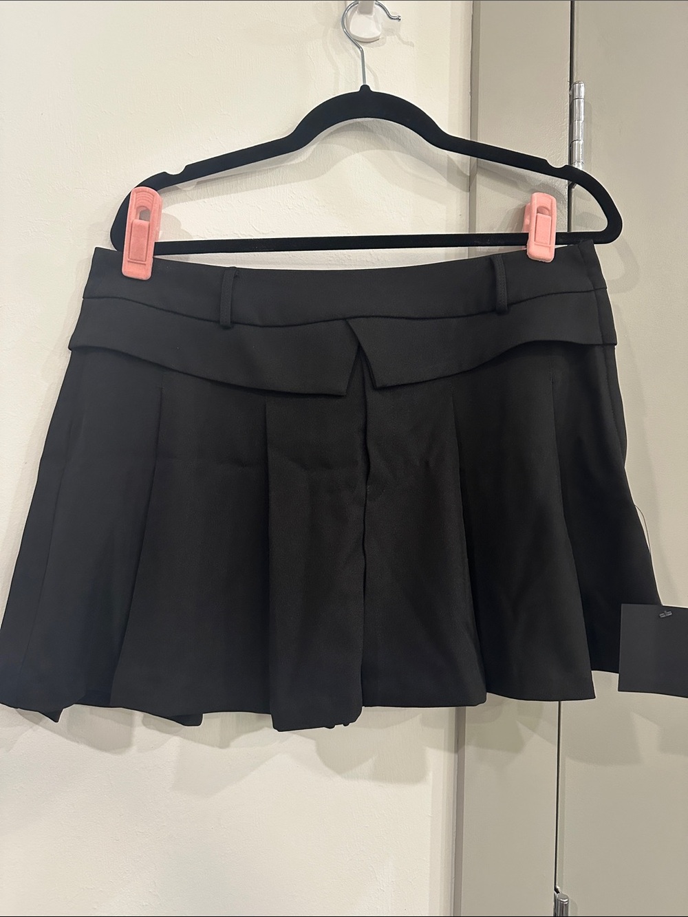 NWT Black Pleated Skirt **BROKEN ZIPPER